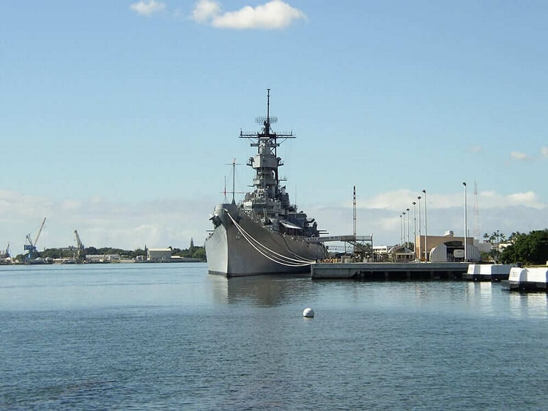 Kauai to Oahu: World War II Deluxe Pearl Harbor Tour (39 LIH-1D)