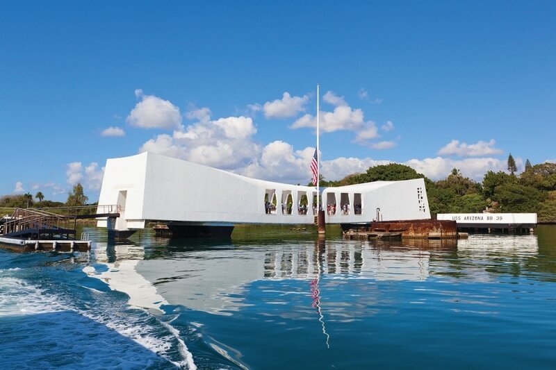 Kahului-Maui to Oahu: World War II Heroes Deluxe Pearl Harbor Tour (39 OGG-1D)